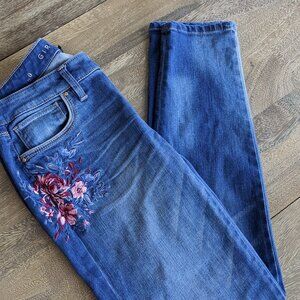 White House Black Market, Style The Girlfriend Embroidered Floral Jeans, Size 0